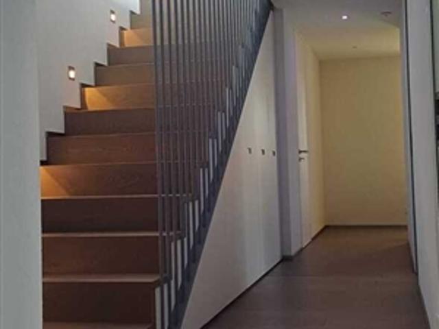 Prächtige Villa. 6,5 Stück Feldgrenze. Helle Villa