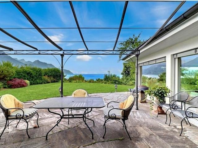 Prächtige Villa auf 1700 m² in Villeneuve | 6,5 Stücke
