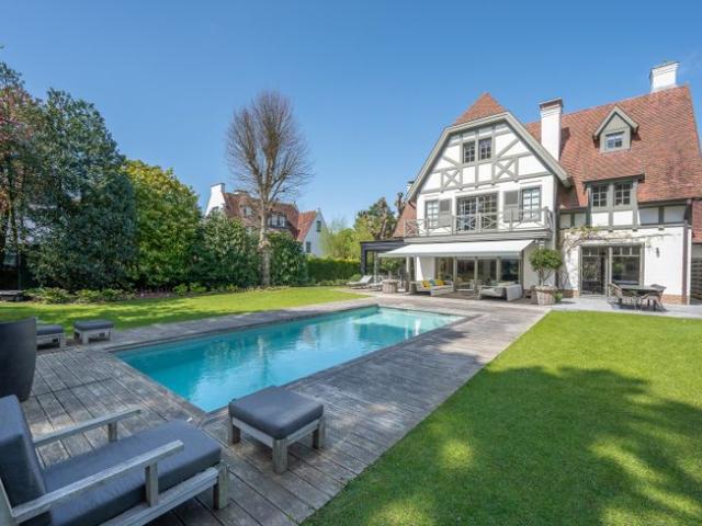 Prachtige villa met zwembad rustig gelegen in een paadje.