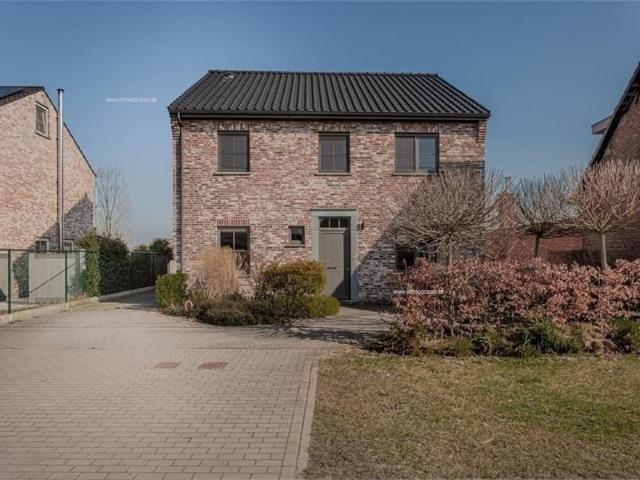 Prachtige villa met 5 slaapkamers en grote zonnige tuin!