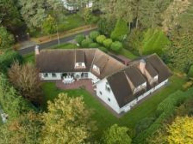 Prachtige villa met 6 slpks op perceel van 2.251 m² gelegen