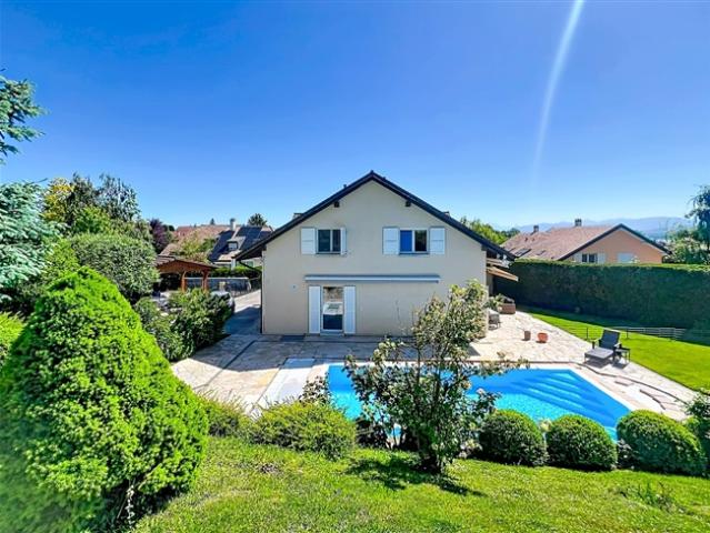 Prächtige Villa mit Pool in Crans Près Céligny