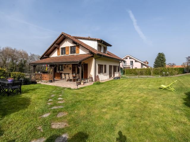 Prächtige Villa mit 6,5 Zimmern und einem großen Grundstück am Waldrand