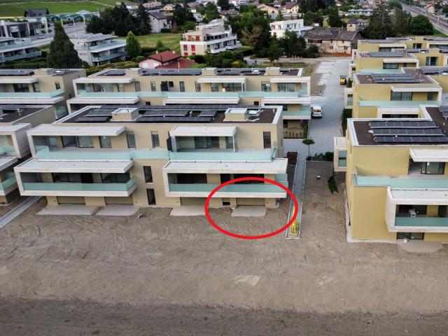 Prächtiger Garten mit überdachter Terrasse und herrlicher Aussicht