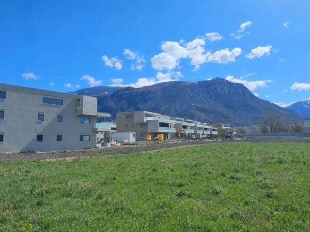 Prächtiger Garten mit überdachter Terrasse und herrlicher Aussicht
