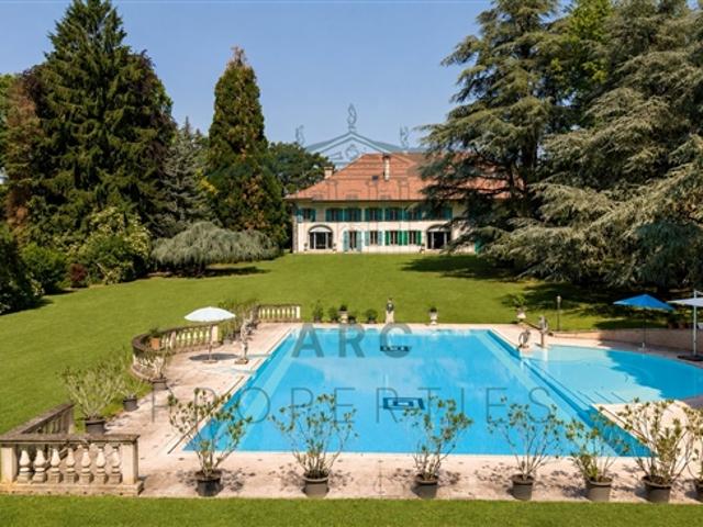 EXKLUSIV – PRÄCHTIGES HERRENHAUS IN GRÜNER UMGEBUNG