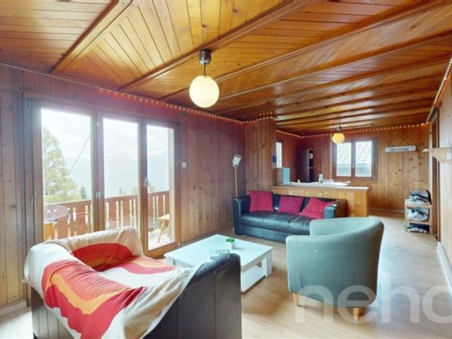 Prächtiges Chalet mit Panoramablick auf Berge und See