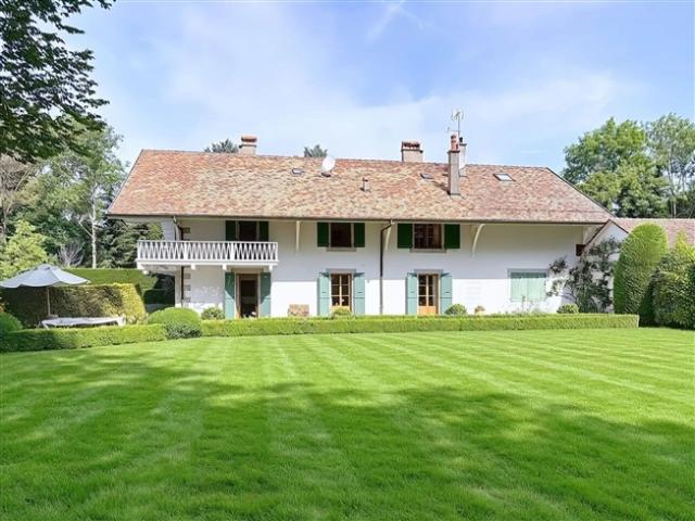PRÄCHTIGES, CHARMANTES DREIECK MIT GARTEN