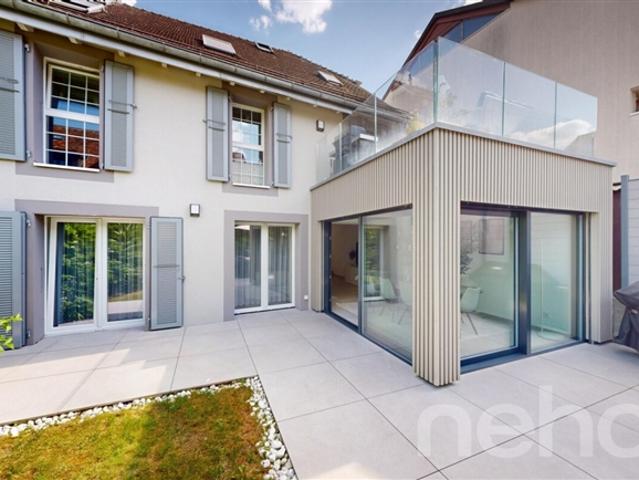 Prächtiges Doppelhaus komplett renoviert