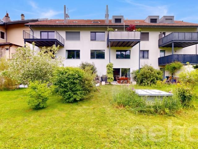 Prächtiges Doppelhaus mit Terrasse und privatem Garten