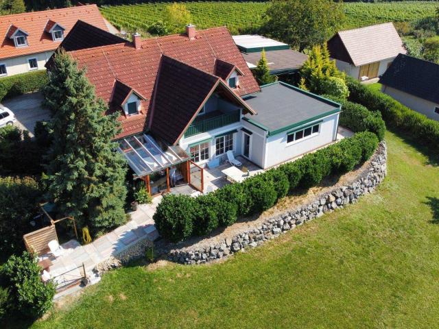Prächtiges Landhaus mit großem Garten in Sonnenlage