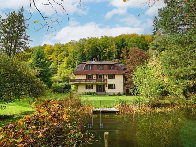 Prächtiges Landhaus mit Potenzial im Pressbaumer Zentrum Grundstück teilbar!
