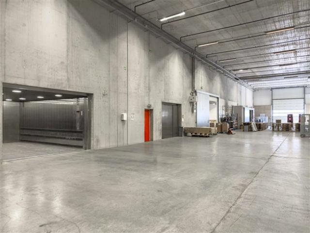 Prächtiges Logistikdepot von 2'157m² mit Entladerampen