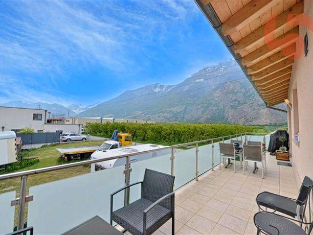 Prächtiges Penthouse mit 3,5 Zimmern, Zwischenhaus und großem Balkon