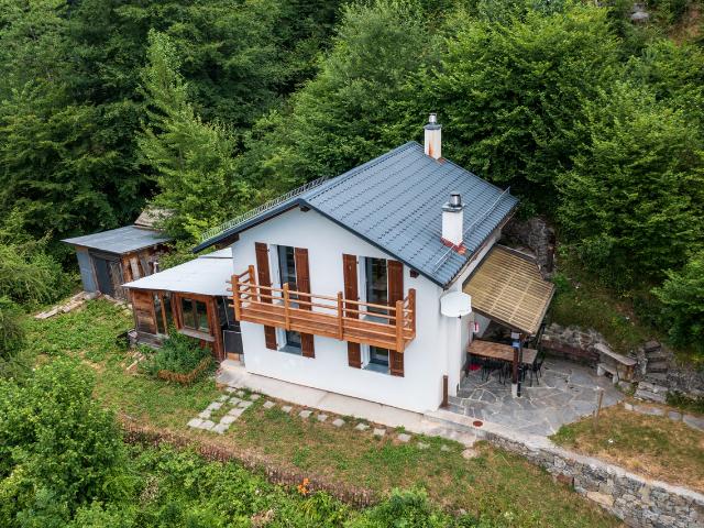 Prächtiges renoviertes Chalet auf einem Grundstück von 3.932 m²