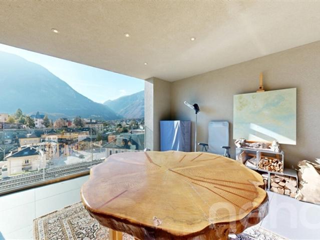 Prächtiges, zeitgenössisches Penthouse mit großer Loggia und Panoramablick