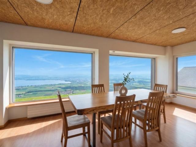 Prächtiges 5,5 Zimmer Doppelhaus mit Veranda und Panoramablick