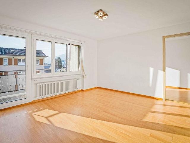 practical, bright apartment in renovated property