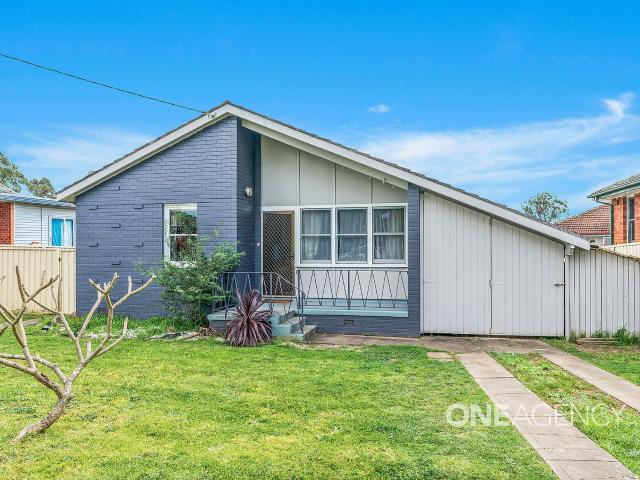 PRACTICAL LIVING IN A CENTRAL NOWRA LOCATION
