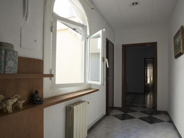Practical single bedroom close to the Liceu metro station