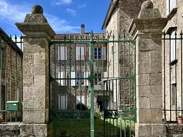 Pradelles 43420 Achat / Vente maison 9 pièces t9