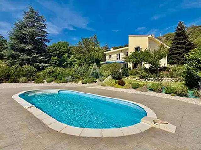 Prades 66500 Achat / Vente maison 7 pièces t7 au dernier étage piscine