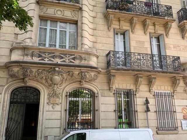 PRADO/PERIER Appartement 220m2 Rénové avec Garage 930 000E