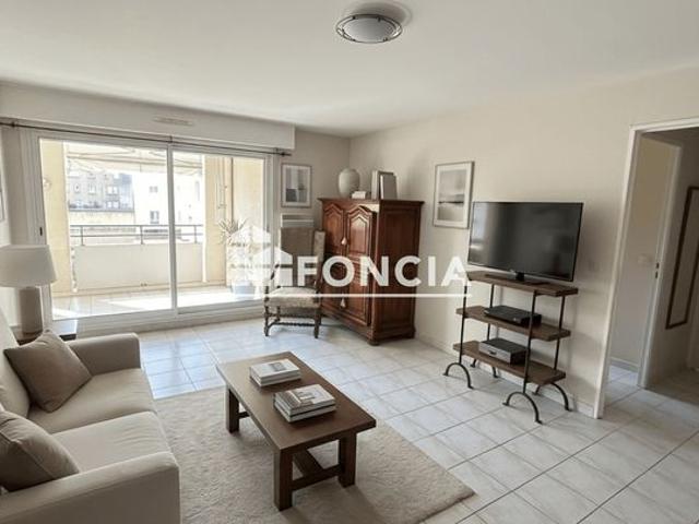 PRADO/ROUET: T2 50m2 AVEC TERRASSE
