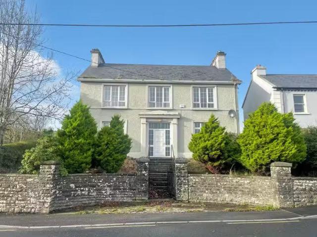 Prague House, Shrohill, Ennistymon, Co Clare, V95TY47 is for s.