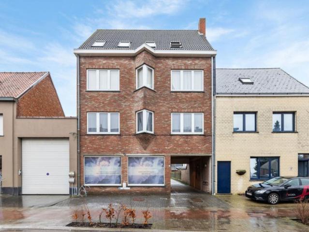Praktijkruimte kantoorruimte met 5 private parkeerplaatsen