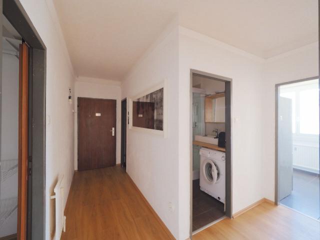 Praktisch aufgeteilte 2 Zimmer Wohnung mit Loggia in ruhiger Lage von Südstadt/Maria Enzersdorf