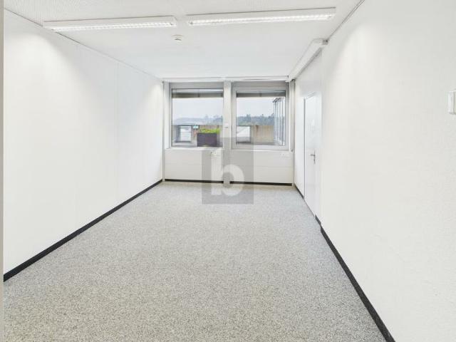 PRAKTISCH UND MIT GUTER INFRASTRUKTUR BÜRO 4.12