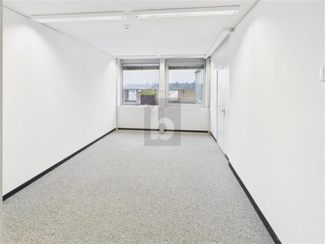 PRAKTISCH UND MIT GUTER INFRASTRUKTUR BÜRO 4.12