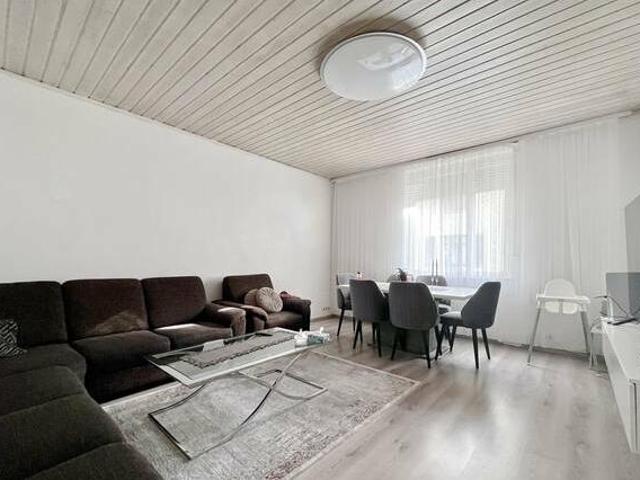 praktische 3 Zimmer Altbauwohnung in StuttgartWangen ca 86qm Garage für Zweiräder