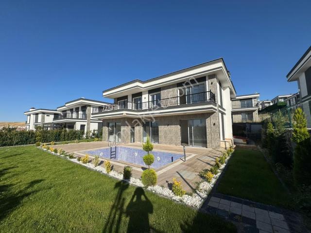 Pramar Dan Satılık Ultra Lüks Havuzlu 6+1 Sıfır Yapı Villa