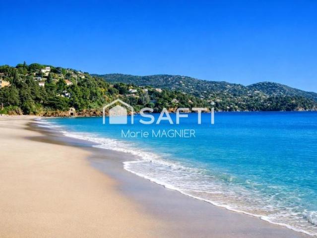 Rare à pramousquier commune du lavandou – mazet t3 rénové à 2 pas de la plage, piscine & jardin privatif