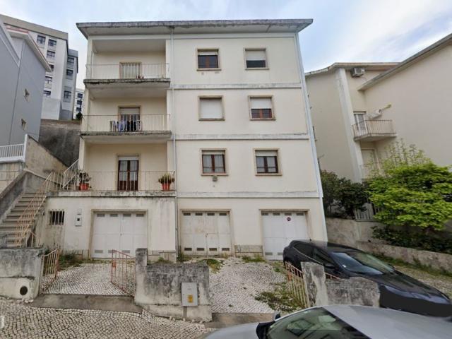 Prdio 3 apartamentos 3 garagens e terreno