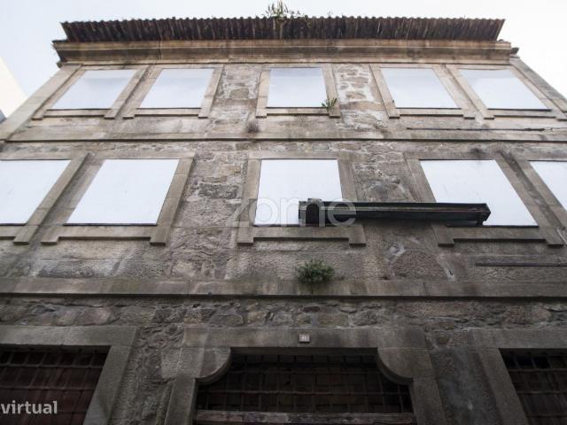 Prdio/ Armazm para reabilitao, localizado na Ribeira de Gaia