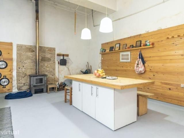 Prdio com 2 APARTAMENTOS ou DUPLEX Barreiro