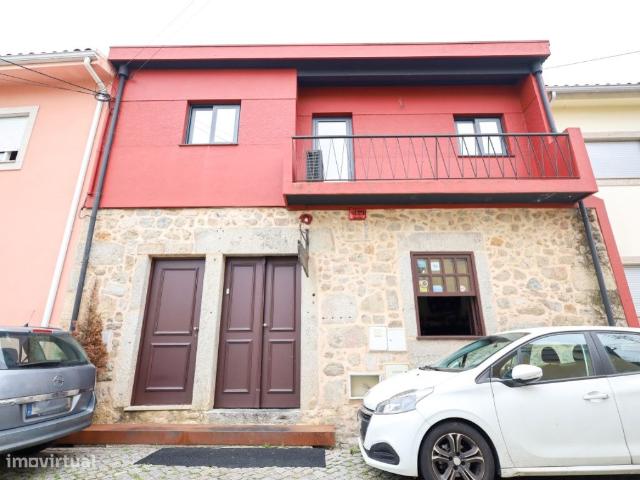 Prdio com 2 pisos para habitao e comrcio em Dume, Braga