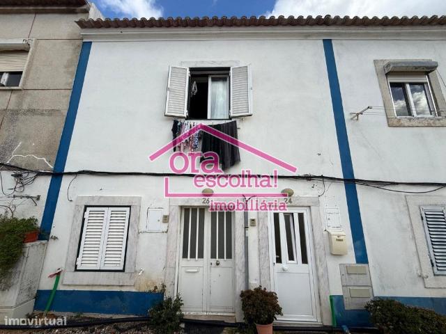 Prdio composto por RC e 1 na Arrentela Seixal