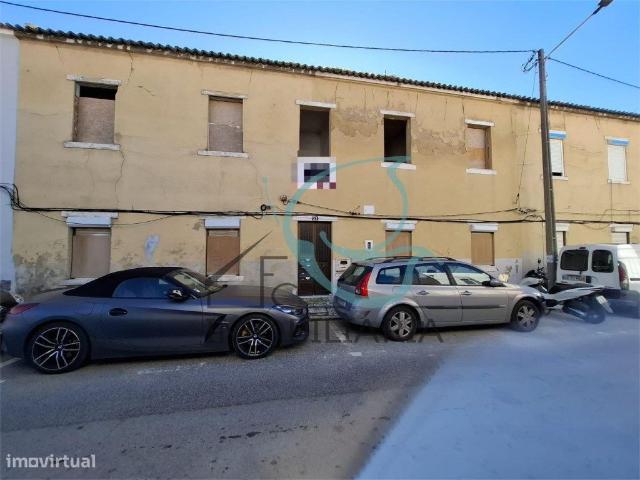 Prdio de 2 pisosem remodelao total no Barreiro