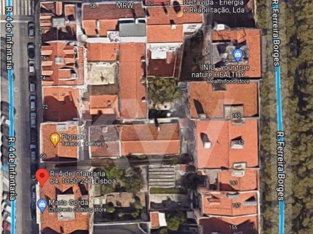 Prdio devoluto para reabilitao total de 3 moradias T2, na Rua 4 da