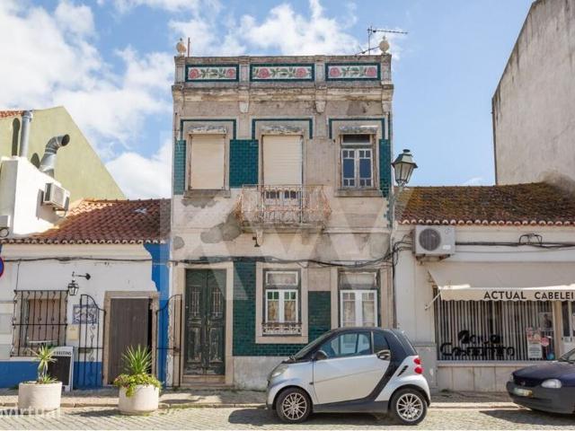 Prdio familiar no Centro Histrico de Alcochete recuperar