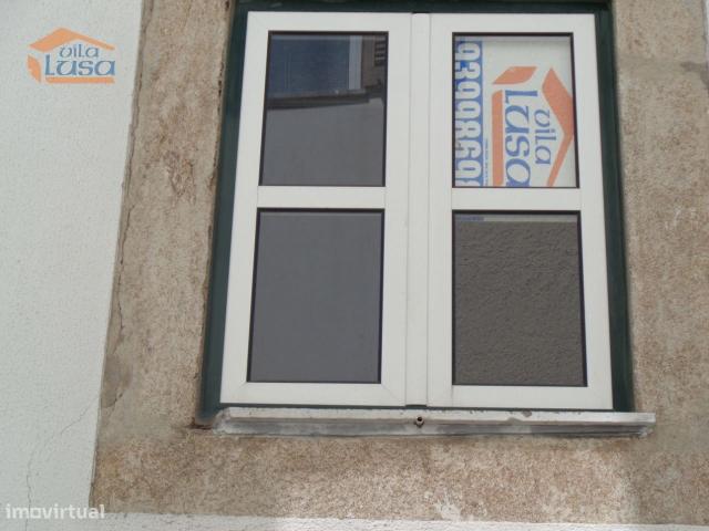 Prdio habitacional no centro de Moimenta da Beira