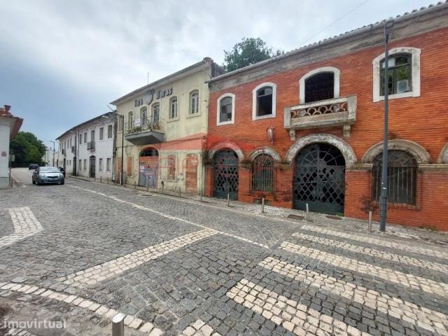 Prdio ideal habitao armazm ou restaurante Anadia gueda