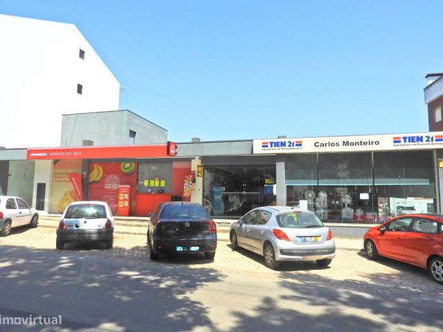 Prdio localizado em Pernes