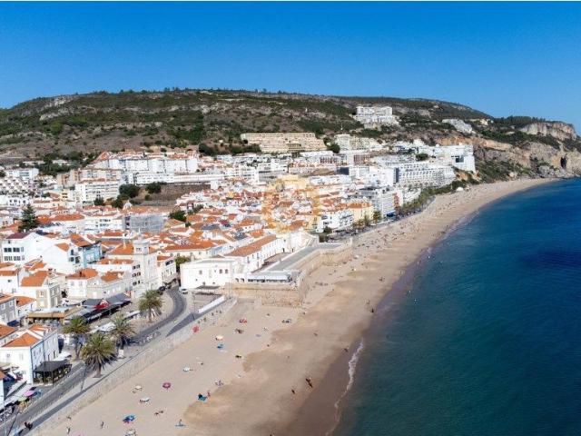 Prdio na 1 linha da praia