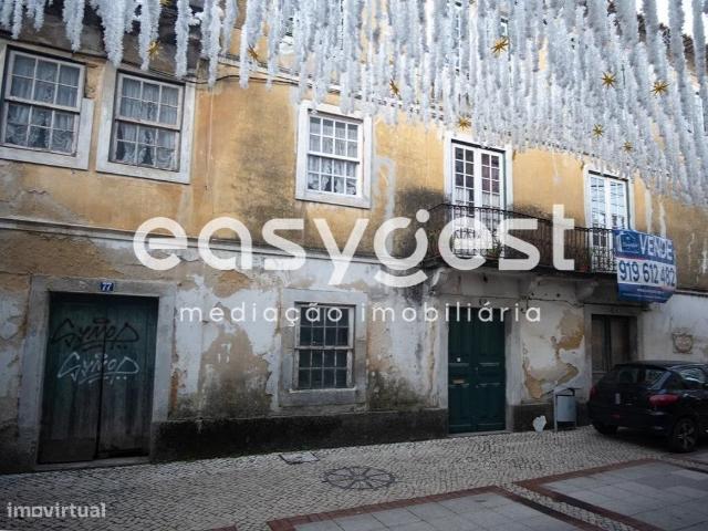 Prdio no centro de gueda numa das ruas mais emblemticas da cidade
