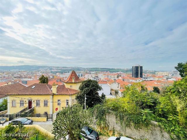 Prdio no corao da Baixa de Coimbra
